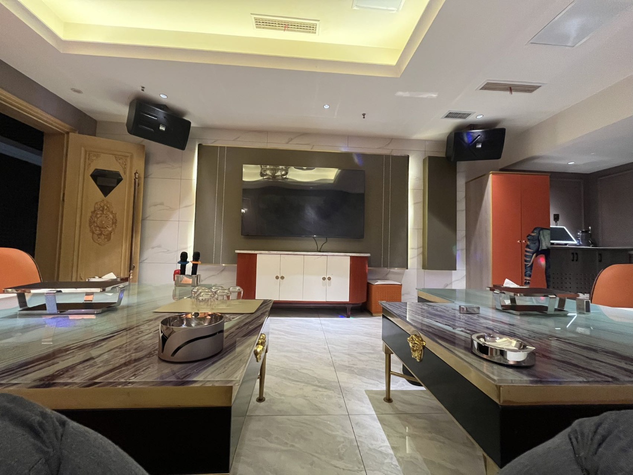 临沂荣华夜总会KTV